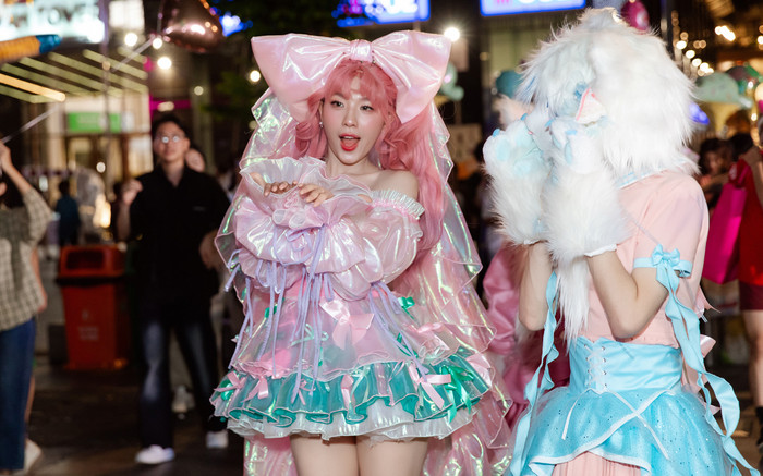 Hậu Vietnam Idol, Lamoon Diễm Hằng náo động phố đi bộ với phong cách lạ lẫm Ảnh 2