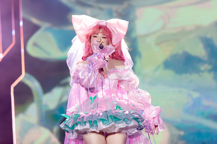 Hậu Vietnam Idol, Lamoon Diễm Hằng náo động phố đi bộ với phong cách lạ lẫm Ảnh 2