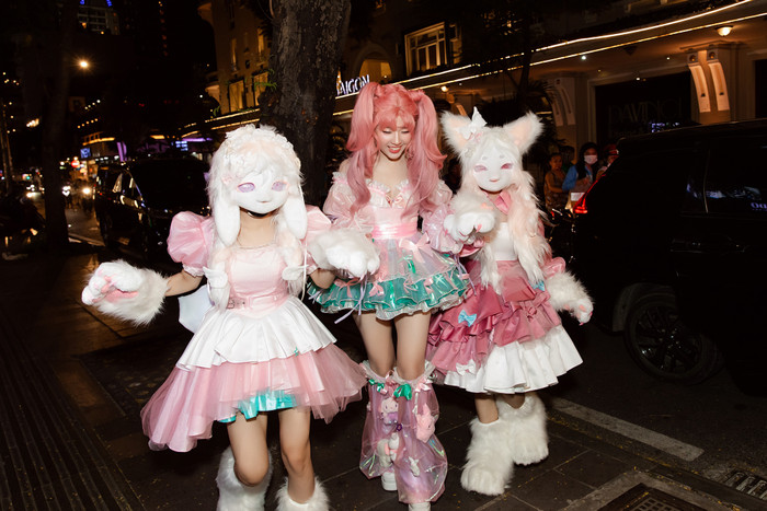 Hậu Vietnam Idol, Lamoon Diễm Hằng náo động phố đi bộ với phong cách lạ lẫm Ảnh 4