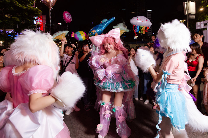 Hậu Vietnam Idol, Lamoon Diễm Hằng náo động phố đi bộ với phong cách lạ lẫm Ảnh 6