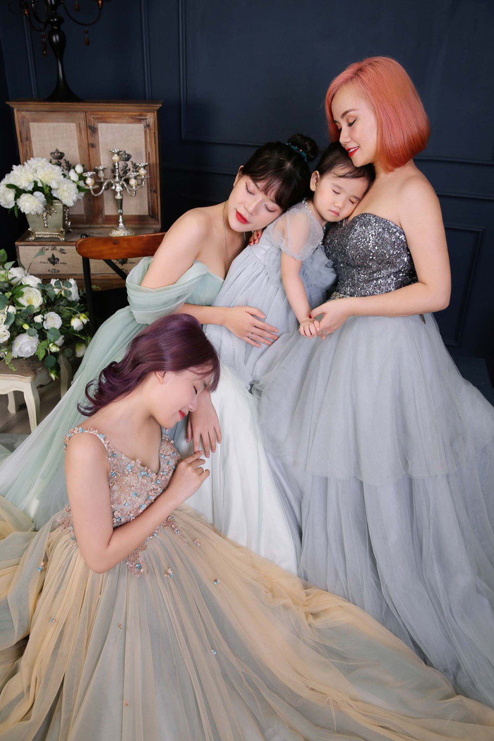 Cô hạnh phúc bên 3 con gái, không còn bận tâm chuyện tình cảm.&nbsp;