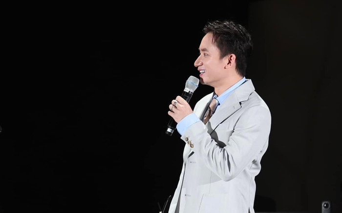 Phan Mạnh Quỳnh giao lưu với khán giả trên sân khấu, dân mạng: 'Anh nên hát thôi'! Ảnh 2