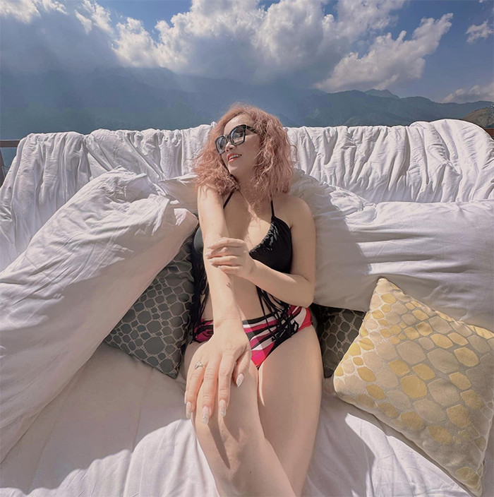 Trước đây, nữ diễn viên chăm diện đồ gợi cảm, khoe triệt để vóc dáng thon thả ở tuổi U50.