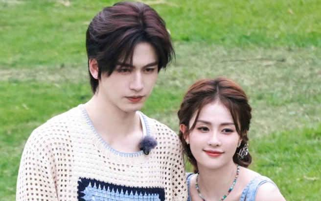 Ảnh ngày bé của Bạch Lộc hot trở lại: Đáng yêu hết nấc, còn có nét phu thê với Trương Lăng Hách Ảnh 2