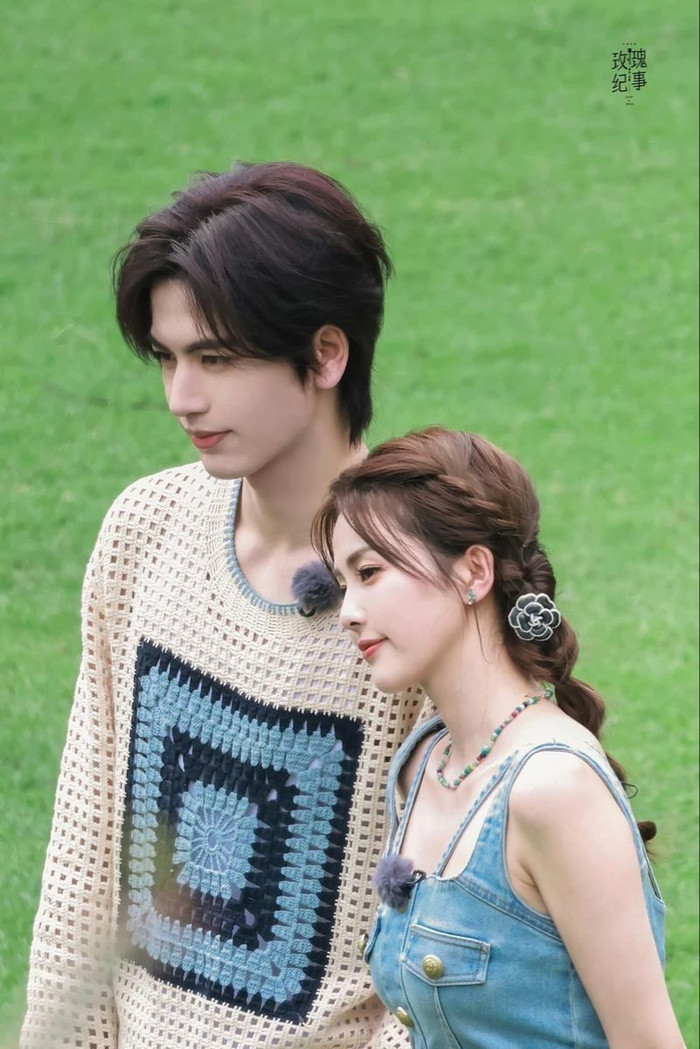 Đã hơn một năm trôi qua, cư dân mạng vẫn chưa xác định chắc chắn Trương Lăng Hách và Bạch Lộc có đang hẹn hò với nhau hay không.