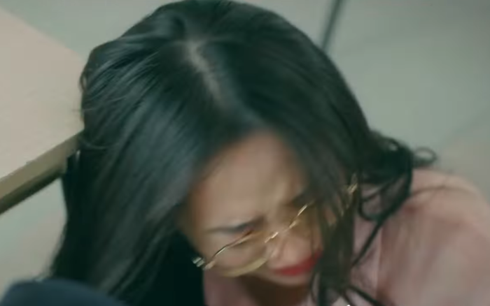 Nguyệt bị thương tại lớp học.