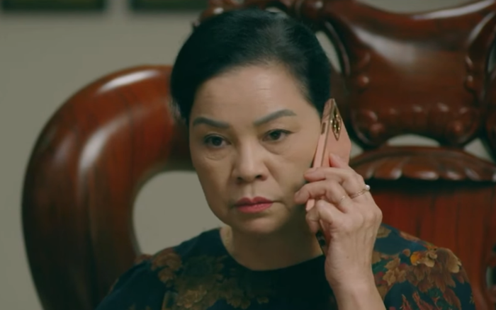 Mẹ ruột khuyên Tùng nên để ý Nguyệt và Dương.