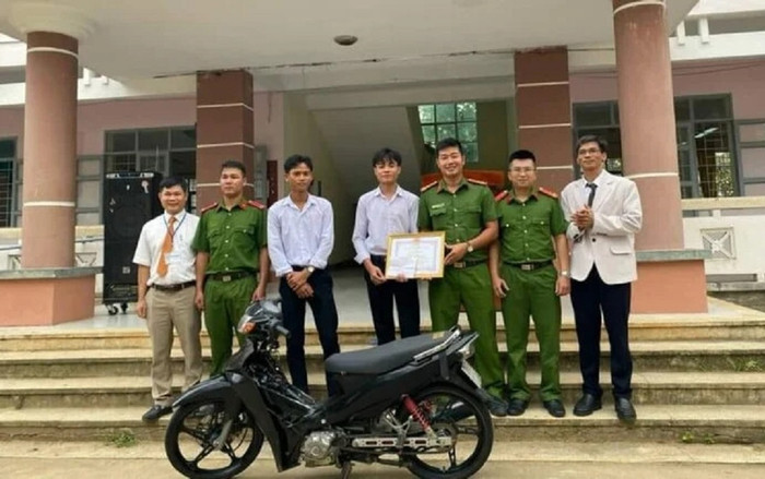 Nam sinh lớp 11 dũng cảm truy đuổi gần 10km để bắt giữ kẻ trộm xe máy Ảnh 2