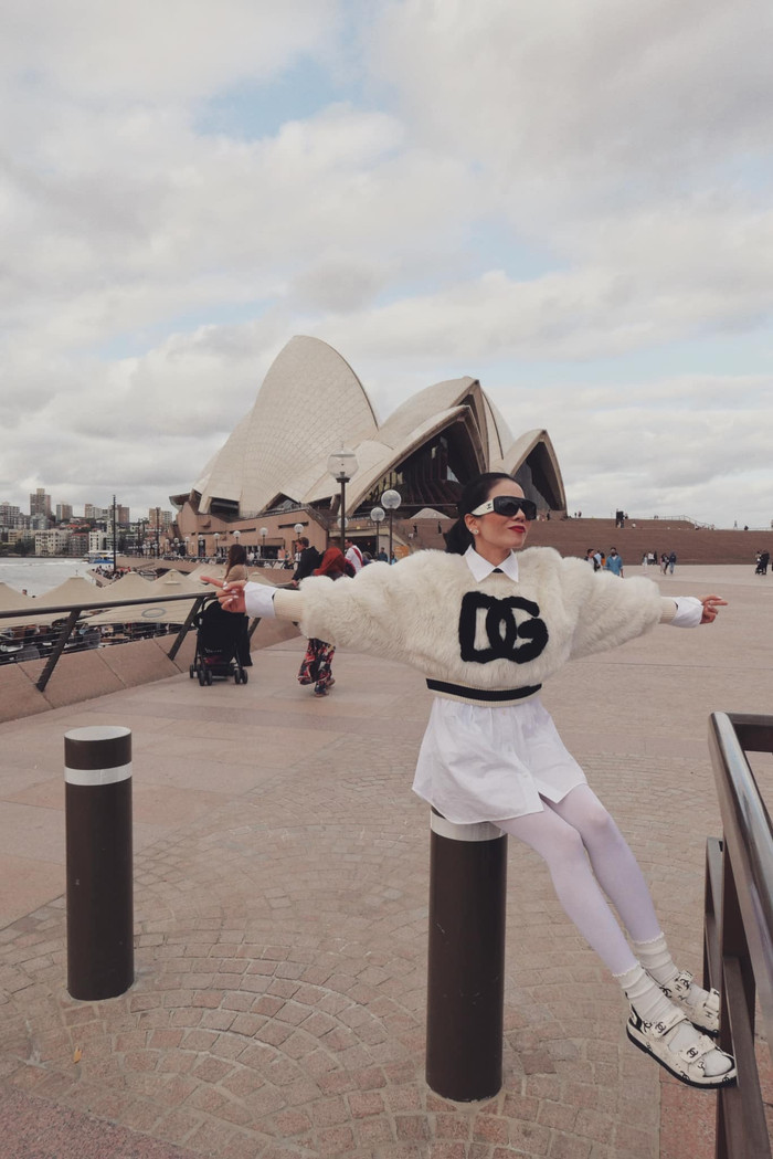 Chỉ trong một thời gian ngắn, Lệ Quyên đã có mặt tại nhiều địa điểm khác nhau