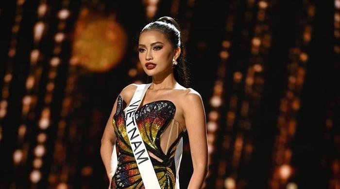 Nghịch lý của dải sash Việt Nam - Thái Lan khi chuyển giao từ Miss Supranational sang Miss Universe Ảnh 7