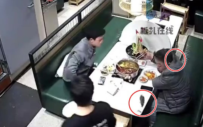 Đang ăn lẩu cùng bạn, người đàn ông khiếp vía vì bị 'vật thể lạ' rơi trúng đầu Ảnh 2