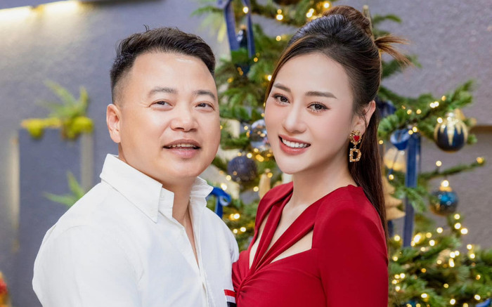 Phương Oanh tung bộ ảnh đón Noel tình tứ bên Shark Bình, netizen soi ngay một chi tiết Ảnh 2