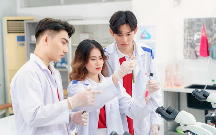 Từ năm 2024, nhiều ngành học khối Sức khỏe được miễn toàn bộ học phí Ảnh 2