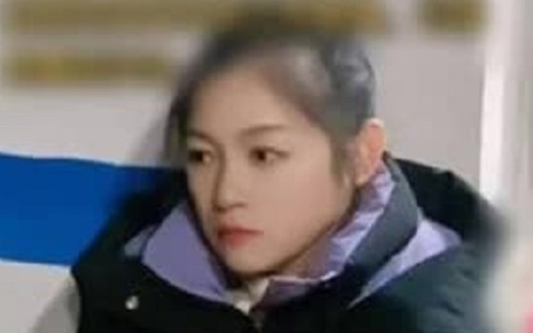 Nữ sinh ra về lúc chưa tan trường bị bảo vệ giữ lại, biết danh tính khiến bác rối rít xin lỗi Ảnh 2