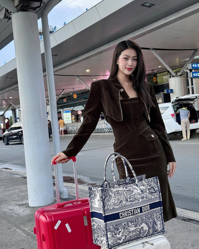 Phong cách thời trang những ngày xuất ngoại của Thiên Ân được netizen đánh giá cao.