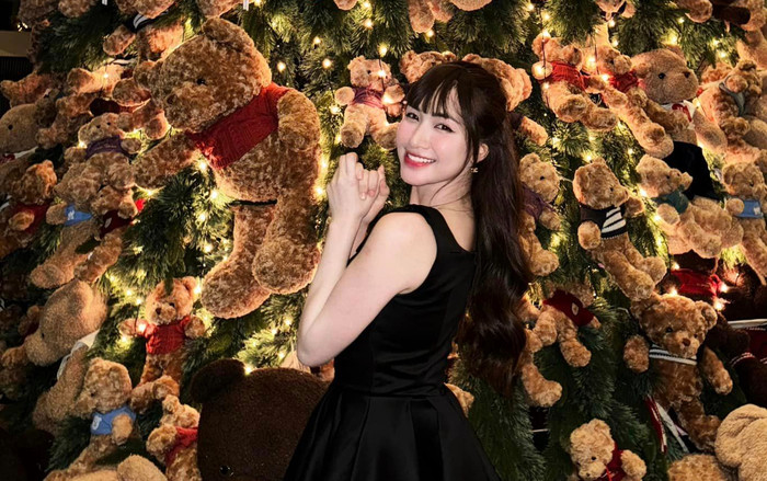 Hoà Minzy khoe ảnh Giáng sinh cực yêu, nhưng dân tình lại chỉ chú ý đến một điểm Ảnh 2