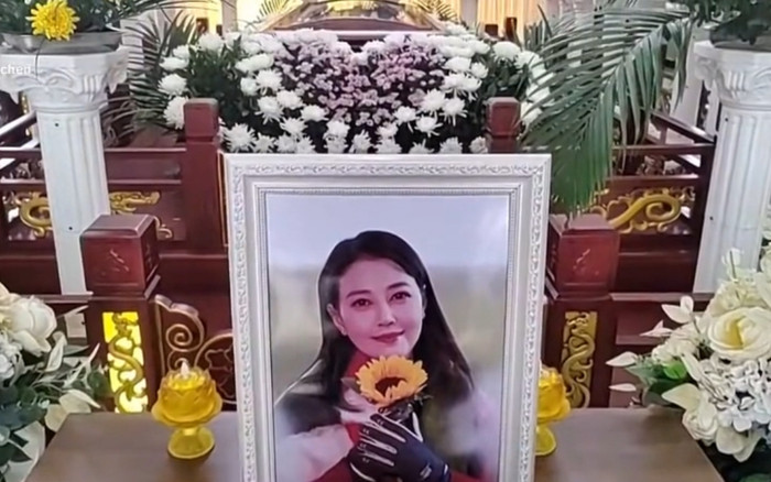 Xôn xao hình ảnh lễ tang Châu Hải My: Phủ đầy hoa, nhìn di ảnh người quá cố mà xót xa! Ảnh 2