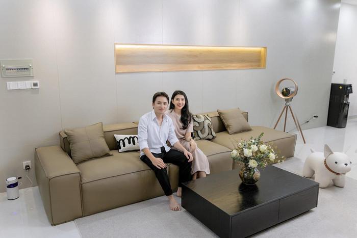 Vợ chồng Phan Mạnh Quỳnh có cuộc sống hôn nhân viên mãn và sung túc.