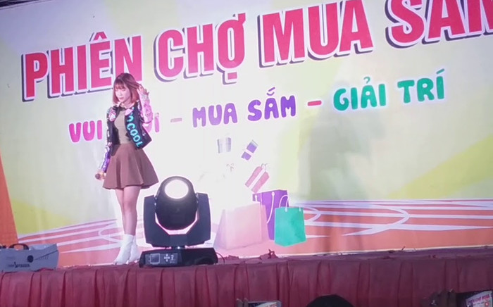 Mang danh 'nữ hoàng hội chợ' một thời, nữ ca sĩ gây 'choáng' trước giọng hát ở thời điểm hiện tại Ảnh 2