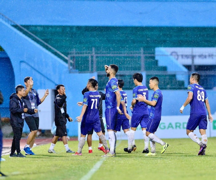 CLB Khánh Hòa tạo ra nghịch lý khó tin về chuyện nợ tiền các cầu thủ. Ảnh: CLB Khánh Hòa