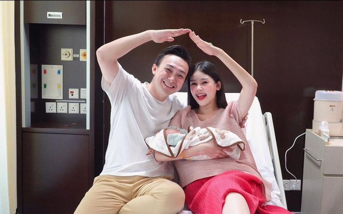 Lê Âu Ngân Anh hạ sinh quý tử đầu lòng Ảnh 2