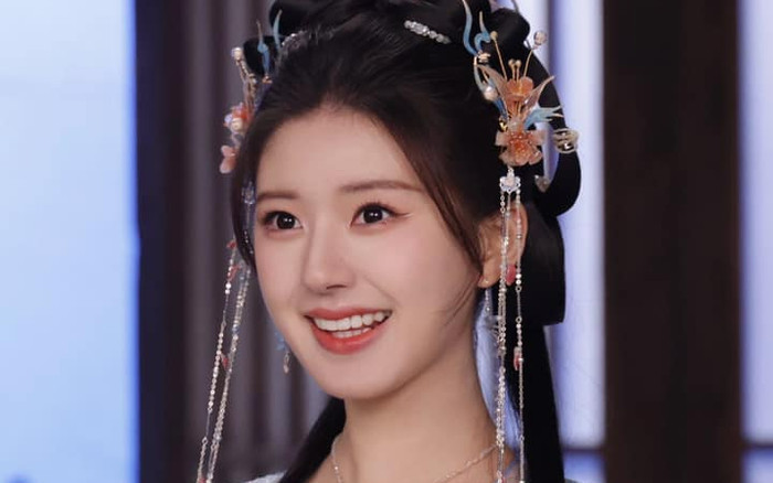 Triệu Lộ Tư bất ngờ được khen vì kính nghiệp Ảnh 2