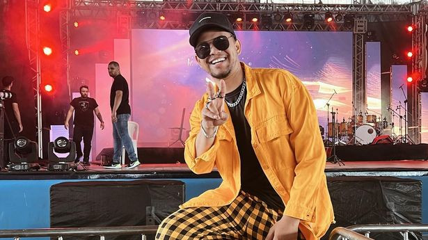 Đồng nghiệp, bạn bè và người hâm mộ đều đã gửi những lời chia buồn sâu sắc nhất đến gia đình của nam ca sĩ