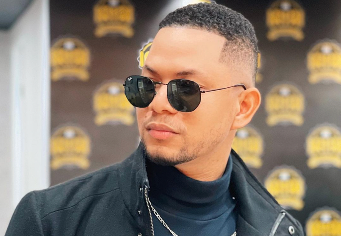 Pedro Henrique bắt đầu sự nghiệp ca hát sau những video cover bài hát nổi tiếng ở trên YouTube