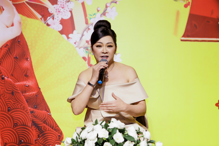 Như Quỳnh trong buổi họp báo công bố liveshow Xuân Yêu Thương.