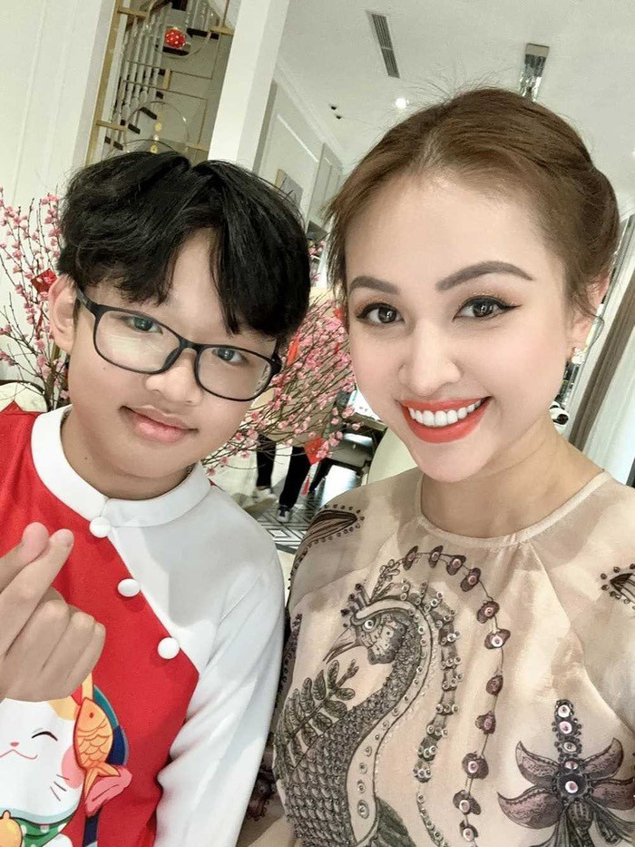 Vân Hugo còn tiết lộ cô cực vất vả khoảng thời gian con trai vào lớp 1. 