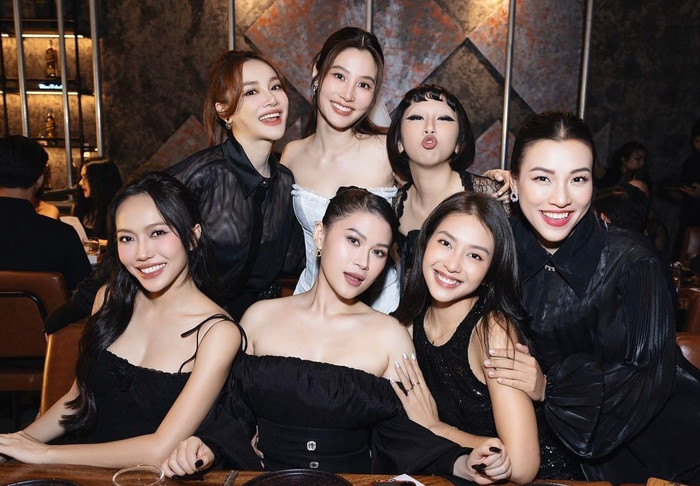 Nhã Phương, Diệu Nhi, Khả Ngân, Hoàng Oanh, Trang Hý hội ngộ trong tiệc độc thân của Diễm My 9X.