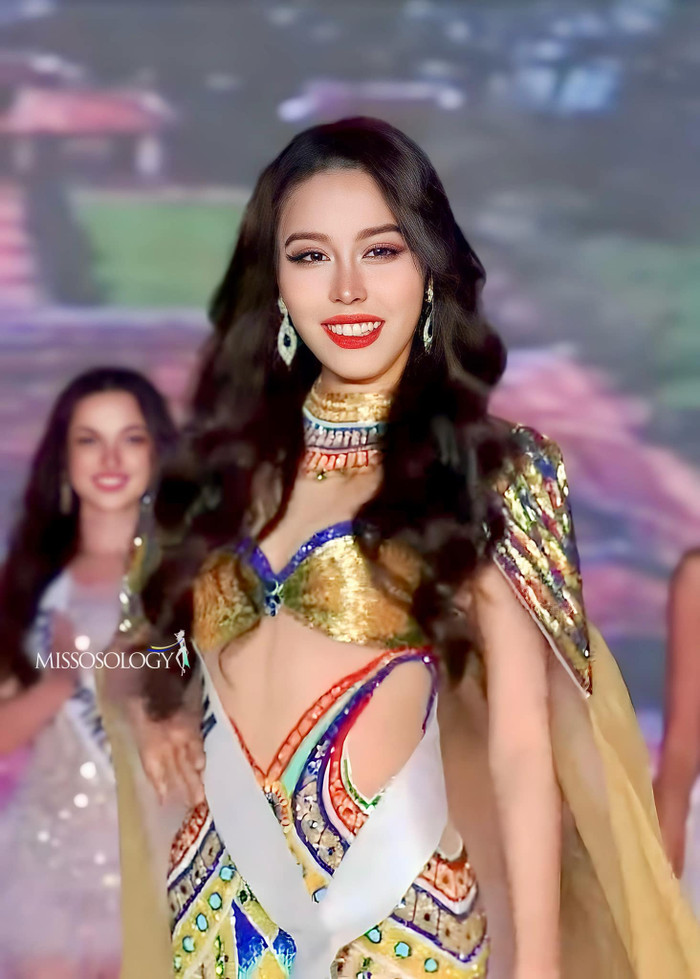 Một thí sinh có hành động 'lạ' ở thời khắc đăng quang Miss Intercontinental khiến netizen khó hiểu tột độ Ảnh 4