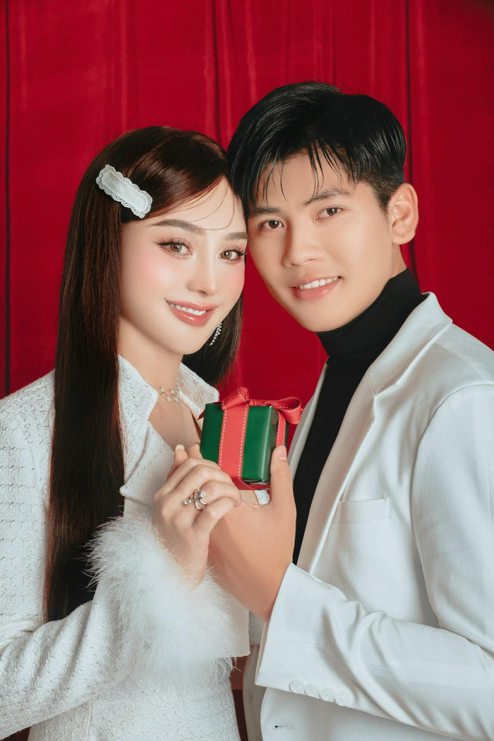 Người đẹp họ Lâm ngầm phủ nhận tin đồn hẹn hò trợ lý kém 21 tuổi.