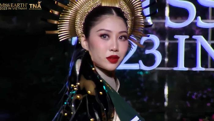 Bán kết Miss Earth: Người đẹp Việt mang voi, hoá Nữ Vương Trưng Trắc thi National Costume xuất thần Ảnh 3