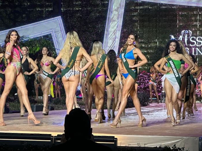 Bán kết Miss Earth 2023: Đại diện Việt Nam bị chấn thương vẫn catwalk 'sập sàn' với bikini nóng bỏng Ảnh 1