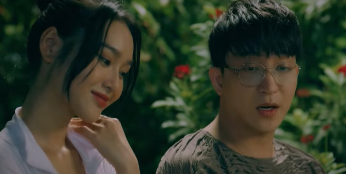 'Tiểu tam' tiếp cận Tùng giữa lúc anh đang cãi nhau với vợ.