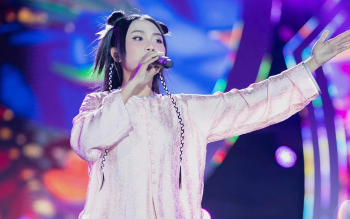Phương Mỹ Chi hát chay ca khúc không được chuẩn bị trước, khán giả phản ứng mạnh Ảnh 2