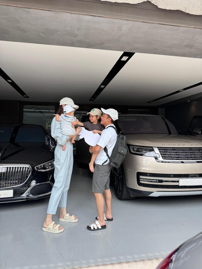 Để tiện cho việc sưu tập xe, Cường Đô La còn xây dựng riêng một hầm rộng chuyên để xế hộp trong căn biệt thự