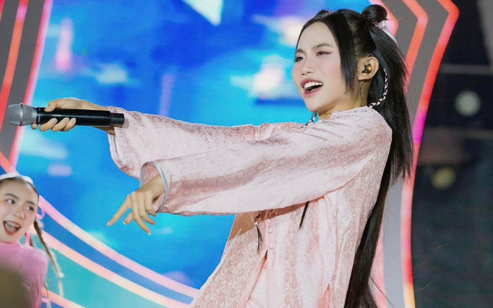 Phương Mỹ Chi say sưa ăn uống sau đêm diễn, thái độ hậu ồn ào gây chú ý Ảnh 2