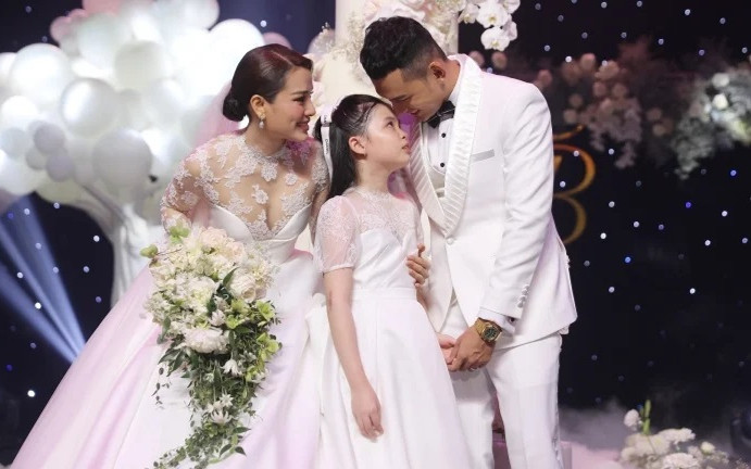 Cưới ca sĩ có con riêng, nam diễn viên Vbiz tiết lộ từng muốn bỏ đi tìm người khác vì 1 chuyện vụn vặt Ảnh 2