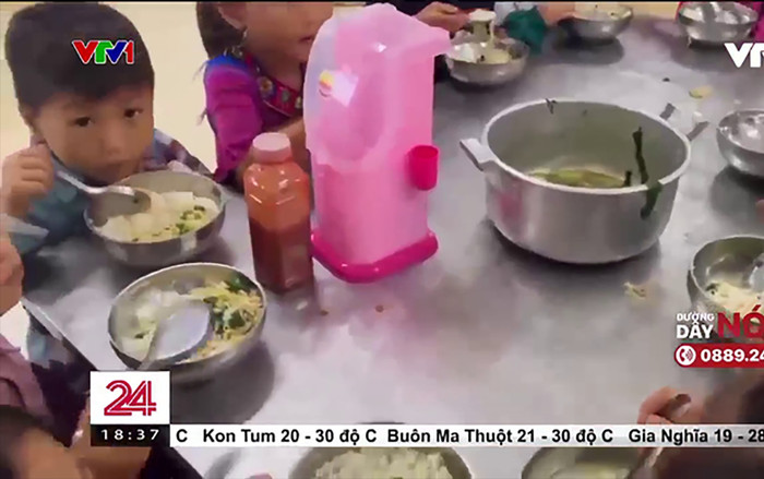 Bất thường bữa ăn bán trú vùng cao: 11 học sinh ăn 2 gói mì tôm chan cơm Ảnh 2