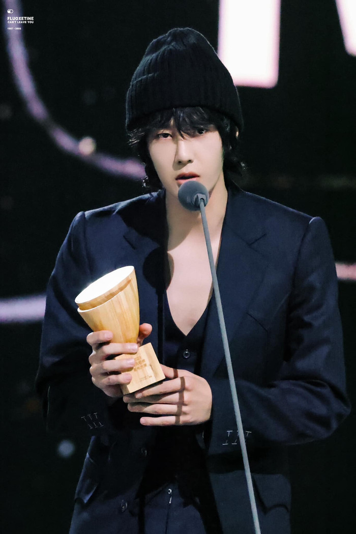 Vương Nhất Bác giành giải Nam diễn viên điện ảnh được yêu thích nhất năm. 