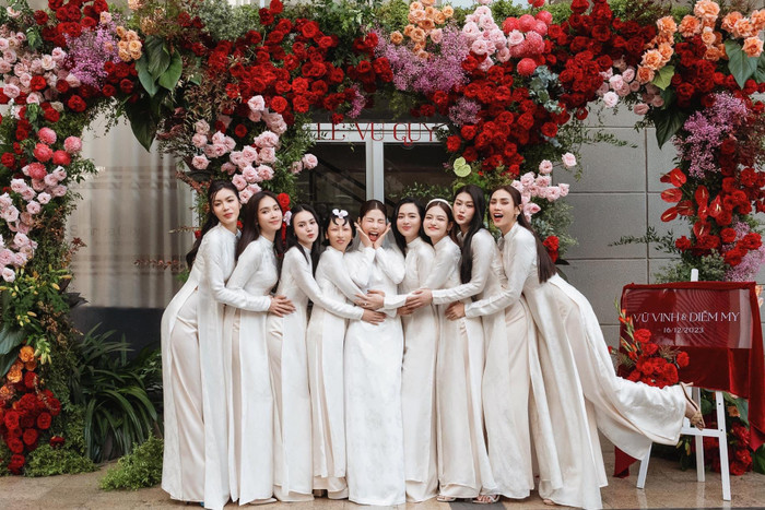 Diễm My hạnh phúc trong ngày trọng đại.