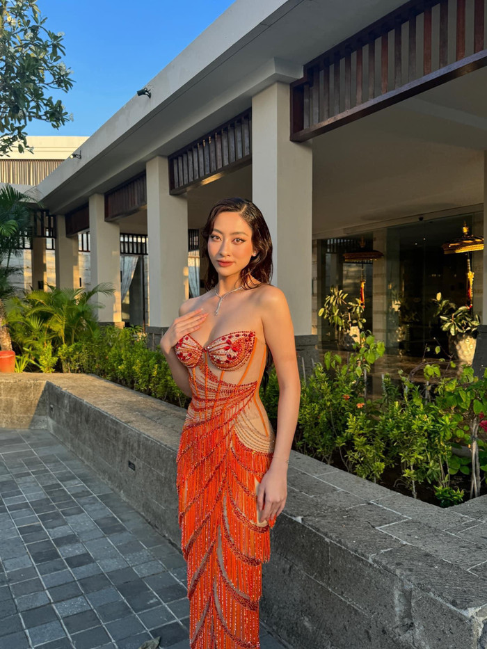 Lương Thùy Linh ngày càng chứng minh được cô là một hoa hậu tài sắc vẹn toàn. 