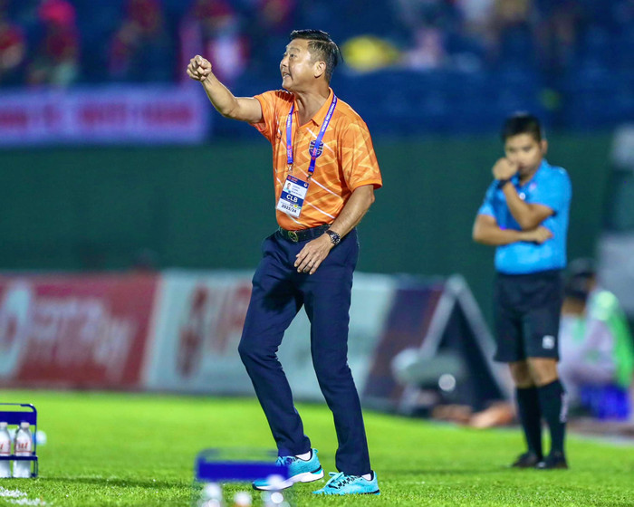 HLV Lê Huỳnh Đức giúp Bình Dương bay cao nhờ mua sắm hợp lý để nâng cấp đội hình. Ảnh: CLB Bình Dương