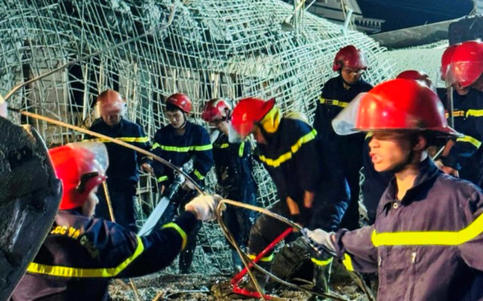 Vụ sập giàn giáo ở Thanh Hóa, tìm thấy nạn nhân bị vùi lấp trong đống bê tông Ảnh 2