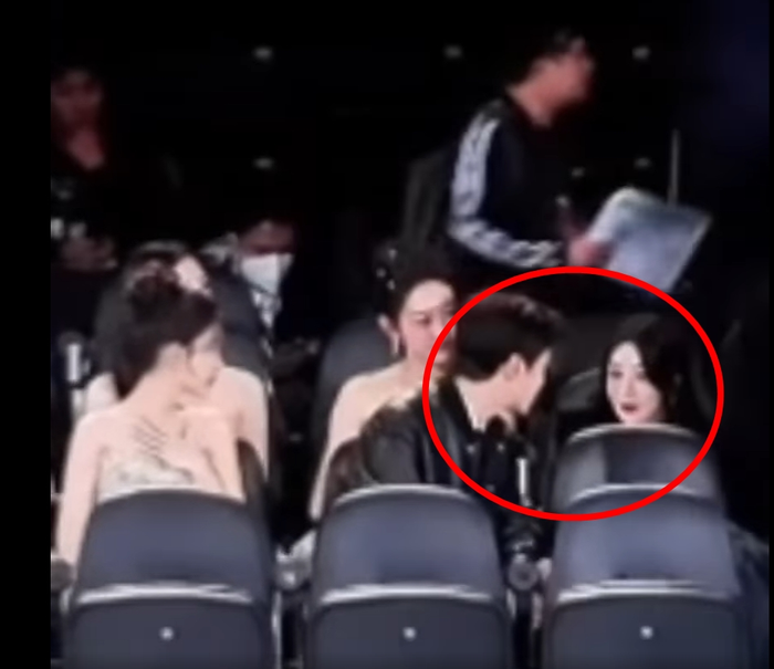 Dương Tử liên tục trò chuyện rôm rả với các đồng nghiệp từng hợp tác chung.&nbsp;