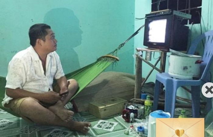 Sau dịch, Phùng Ngọc cũng rơi vào cảnh khốn đốn vì thất nghiệp, chủ trọ đòi tiền nhà.