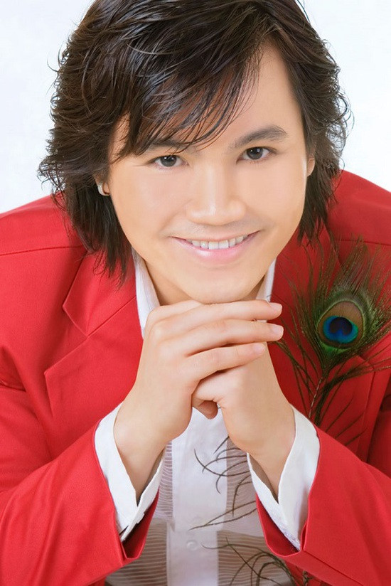 Tuấn Khang hoạt động solo sau khi GMC tan rã.