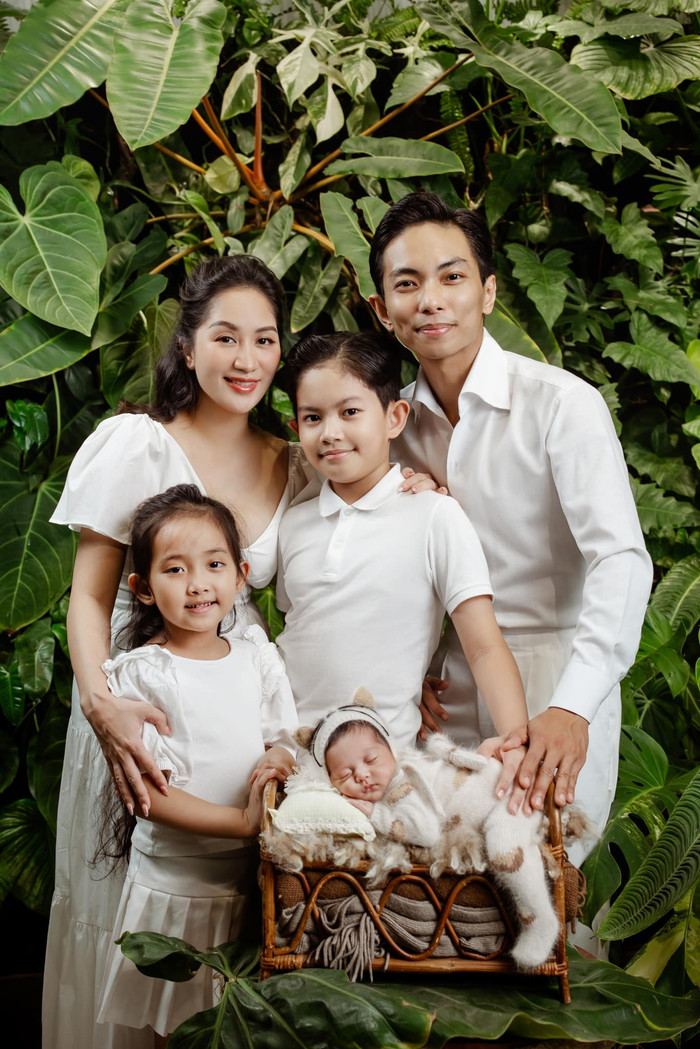 Tổ ấm viên mãn của Khánh Thi và Phan Hiển khiến nhiều người ngưỡng mộ.